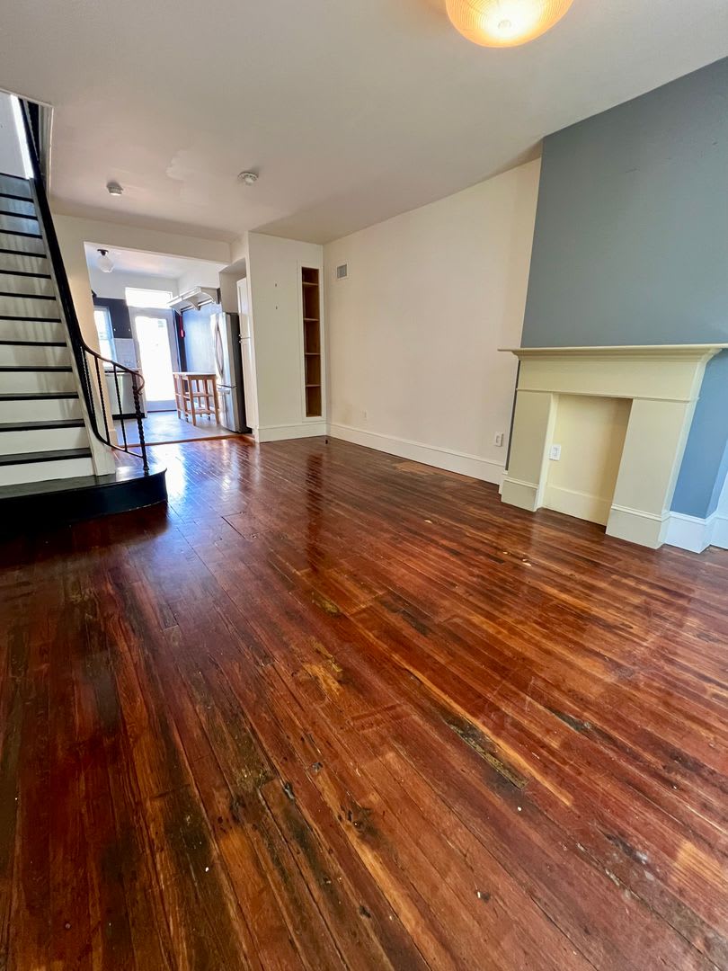 Stunning 3-Bedroom Townhome with Finished Basement in Point Breeze! Available mid-October! – photo 4
