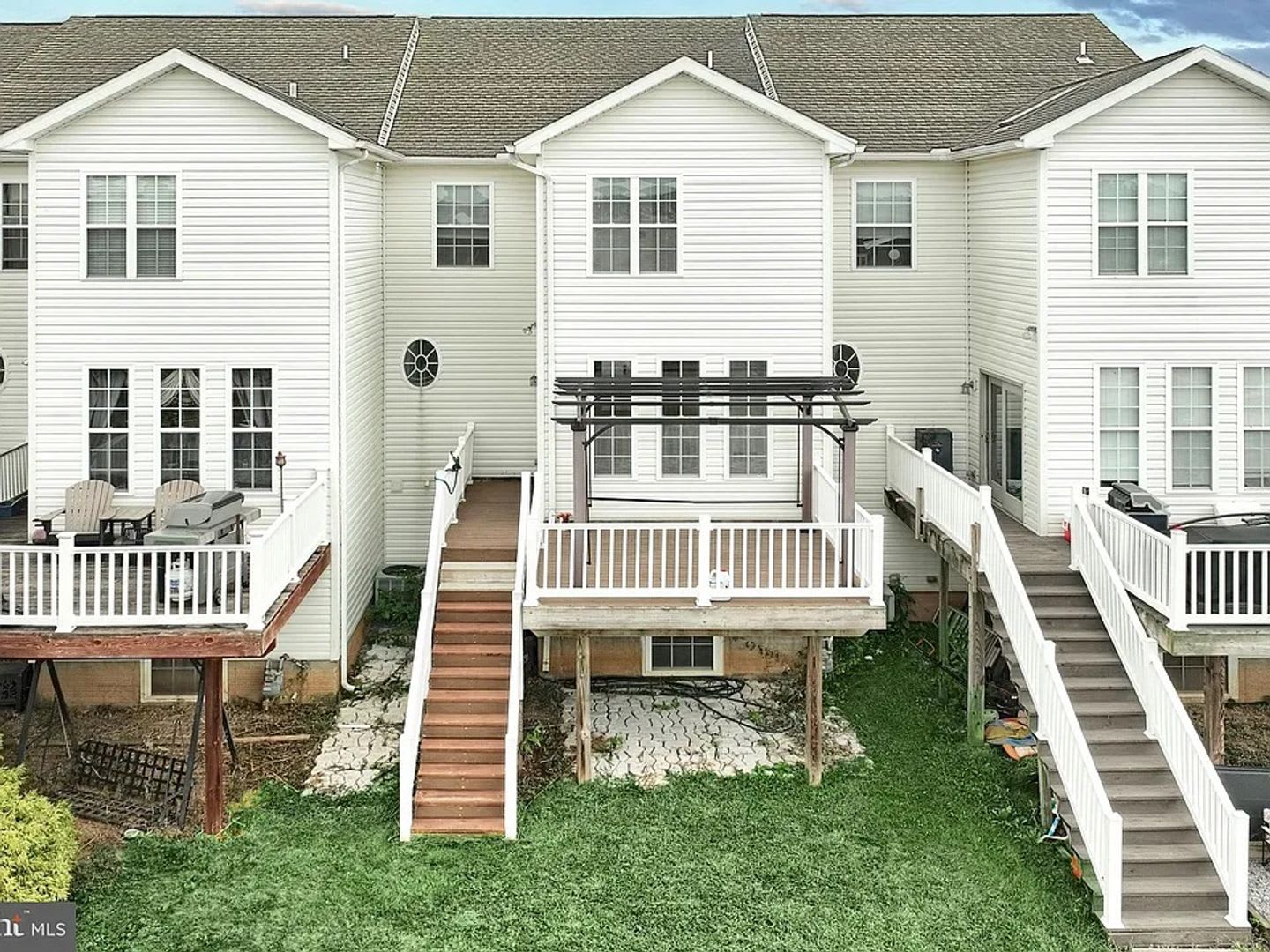 1193 LEDGE DR. YORK, PA 17408 MOVE-IN RENT SPECIAL! ***JACKSON HEIGHTS COMMUNITY*** – photo 3