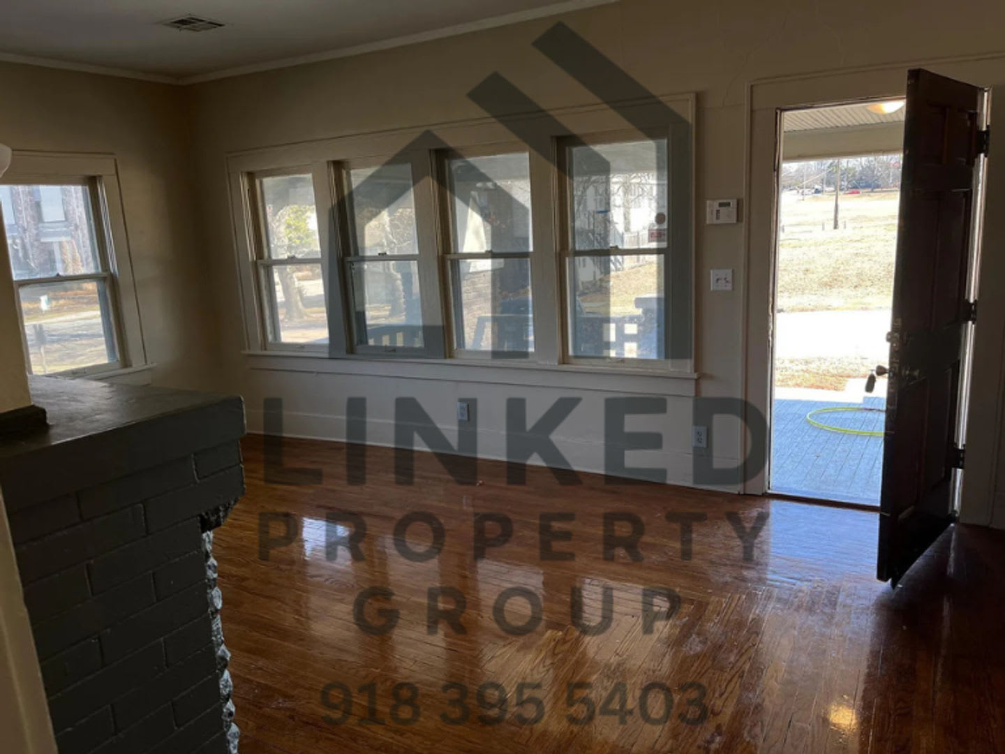 Charming 3 Bed, 2 Bath Brick Bungalow – Available Now! – photo 2