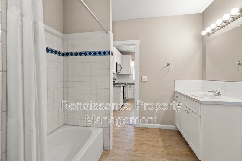 400 E Ellis Street – photo 5