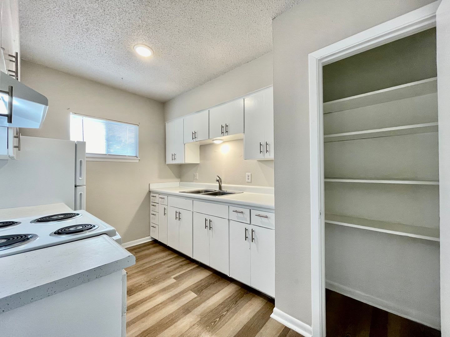 126 Scott St – photo 5