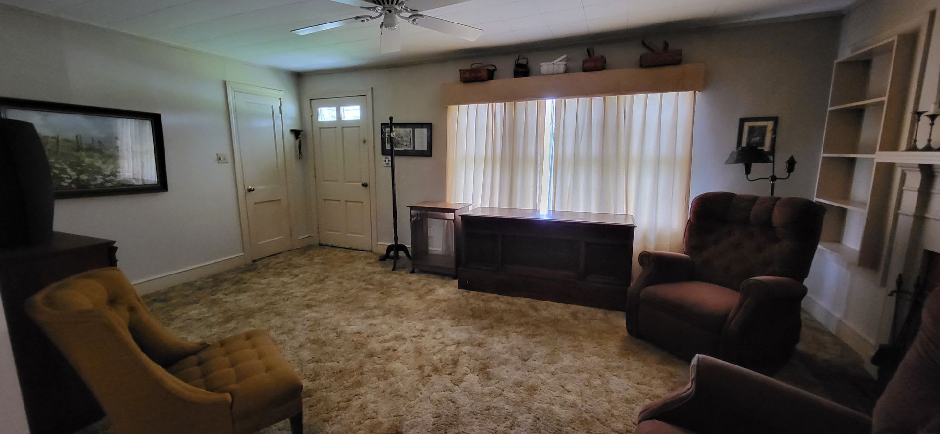 2-bedroom, 1-bath partially furnished home – photo 2