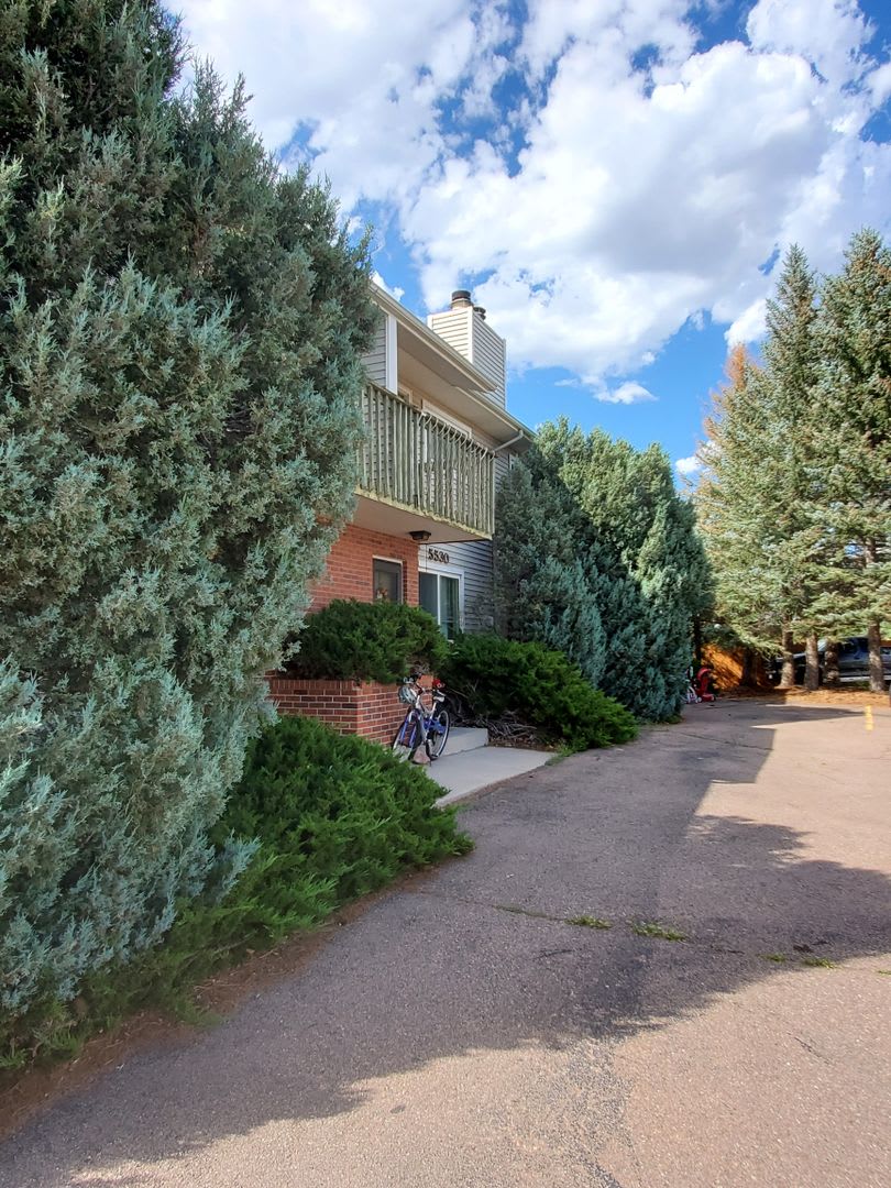 Townhome with 4 bedrooms, 2.5 bath – photo 1