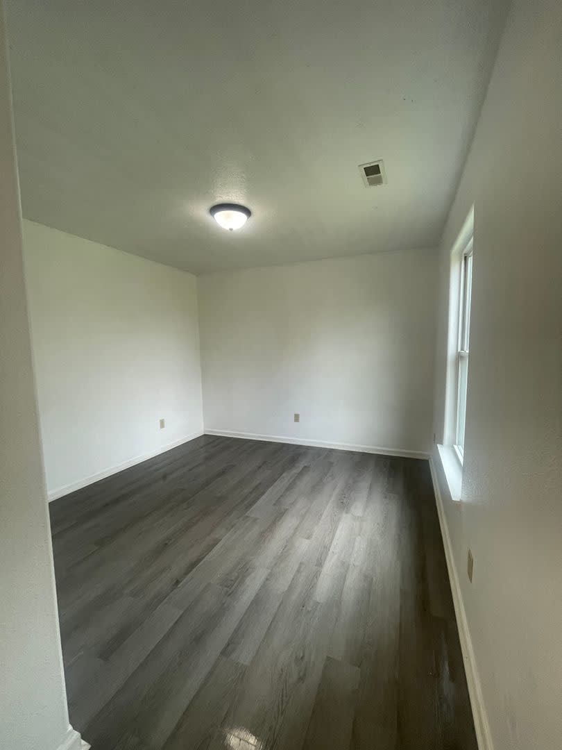 3 Bedrooms 2 Bathrooms Giant Backyard What More Do You Need – photo 5