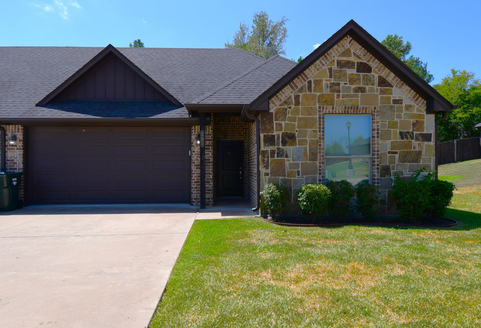 Modern 3 Bedroom 2 Bath Duplex In South Tyler – photo 2