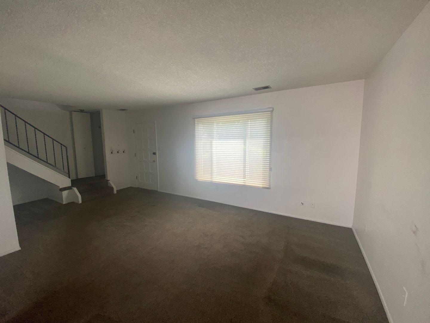 Nice 3 Bedroom Townhome In Aurora – photo 2