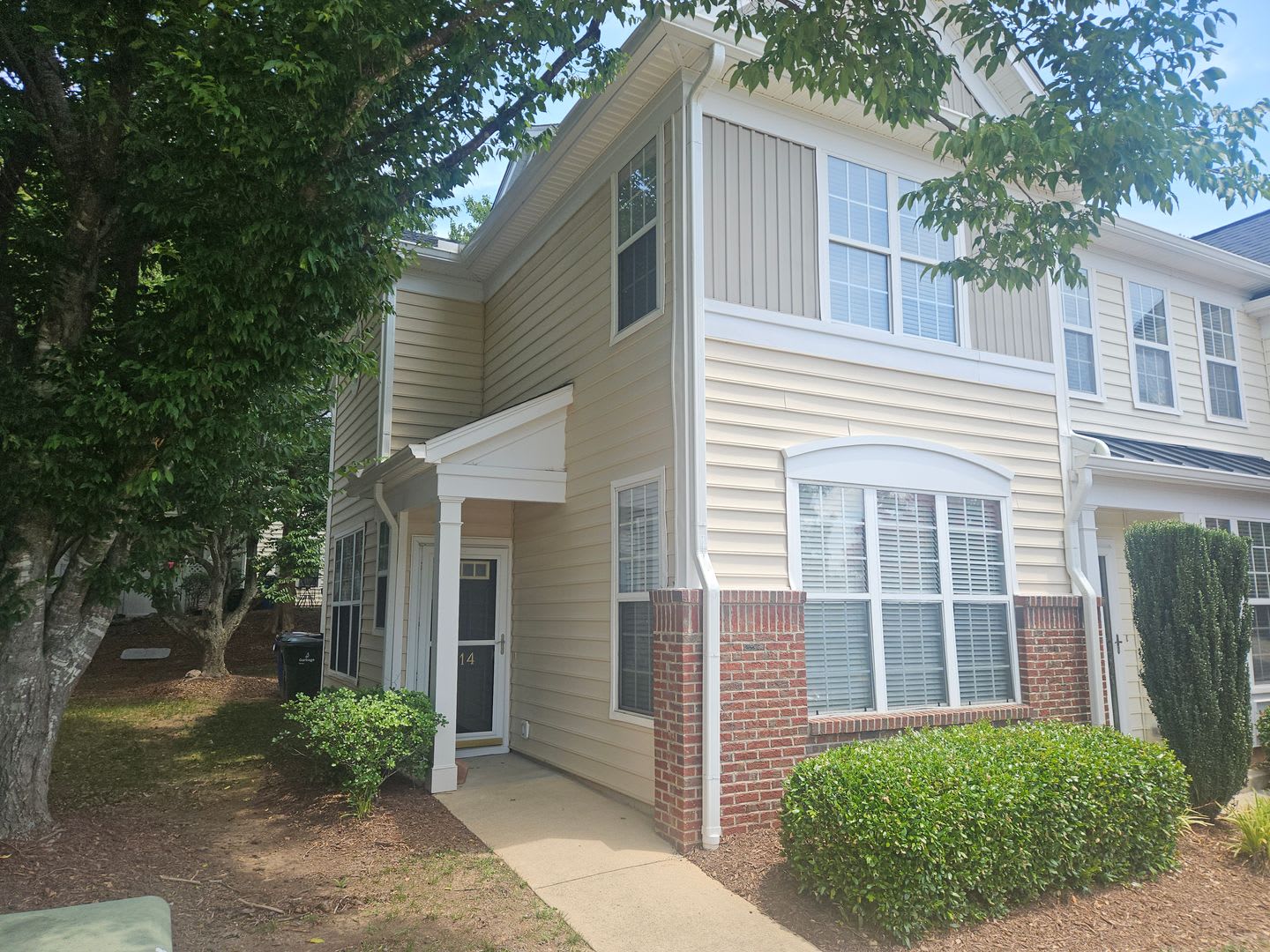 Charming 2br/2.5ba in Delta Lake, end unit townhome! Available now! – photo 1