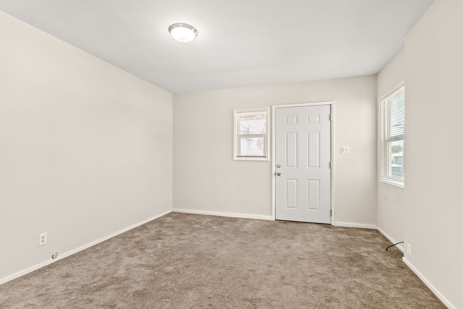 Charming San Leandro Duplex: 2 Bed w/ In-unit Laundry & Off-street Parking – photo 3
