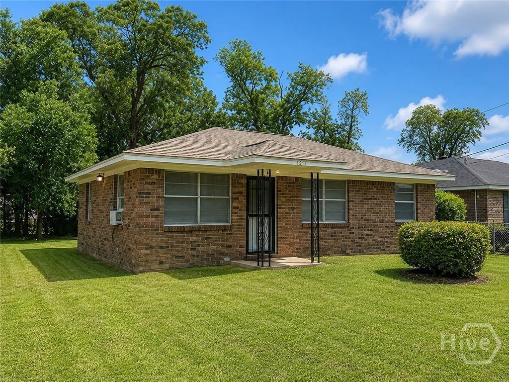 1104 Sherman Avenue – photo 1