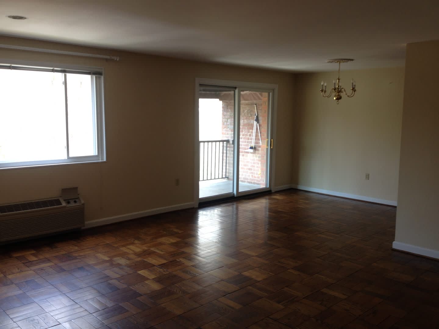 A spacious two bedroom, one bath apartment In the Exckusive Glover Hill Condo! – photo 2