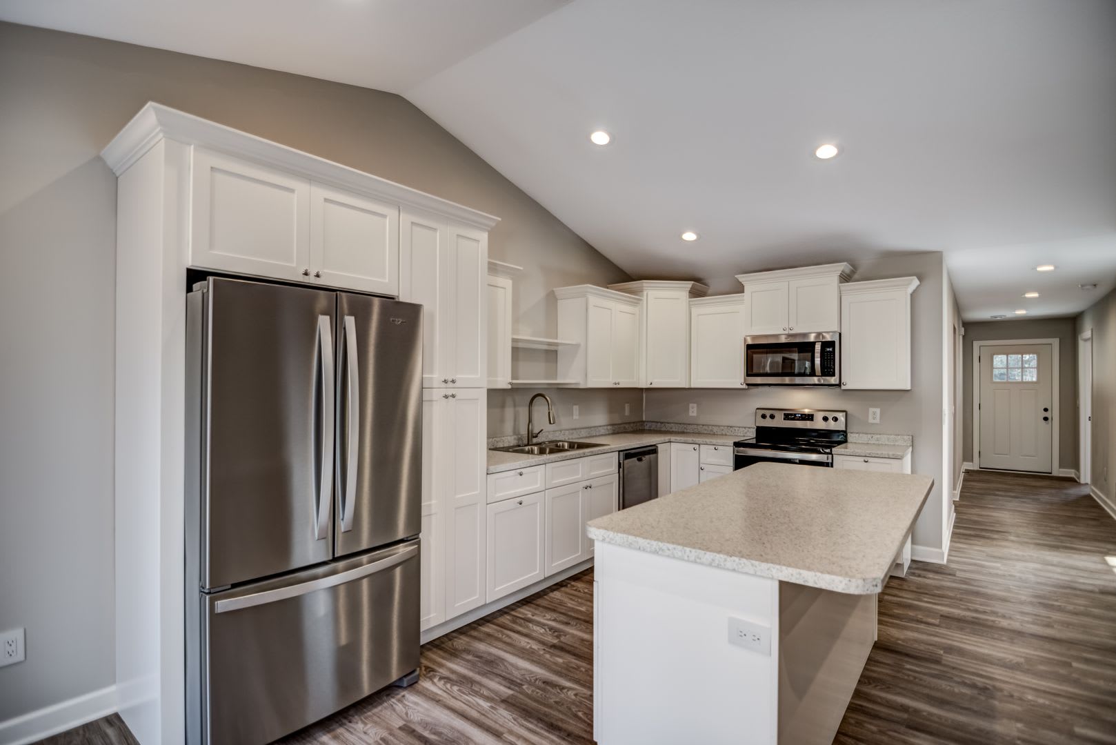 Like New 3 Bedroom Town Home – photo 4