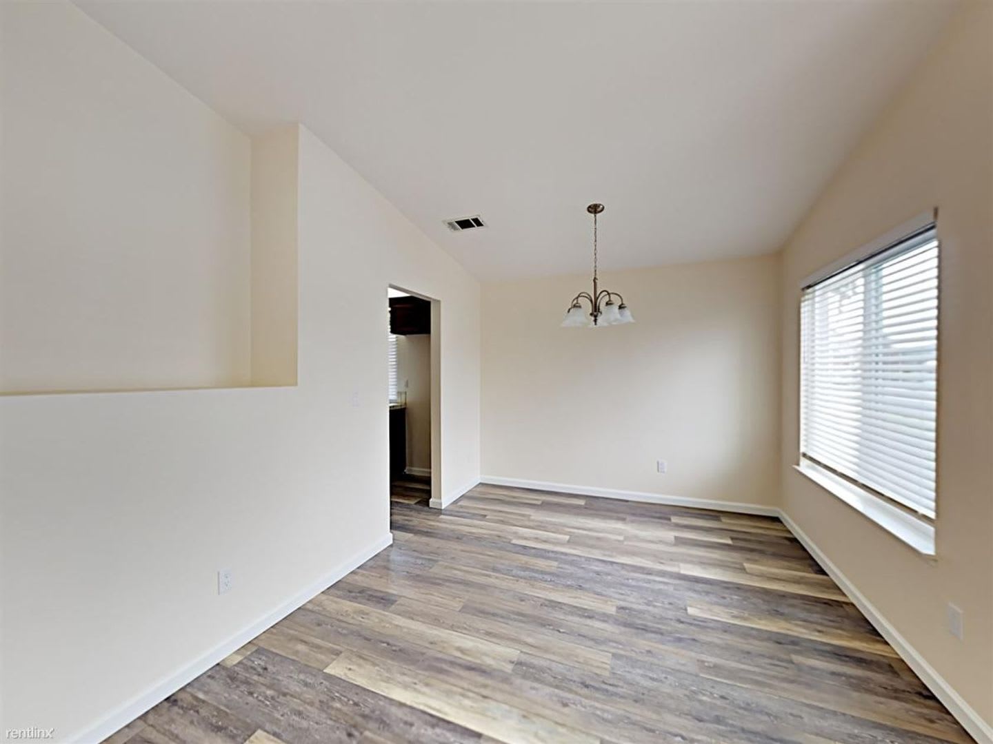 Lovely, Completely Renovated 3 Bed/2 Bath Single Family Home in Oakley! – photo 4