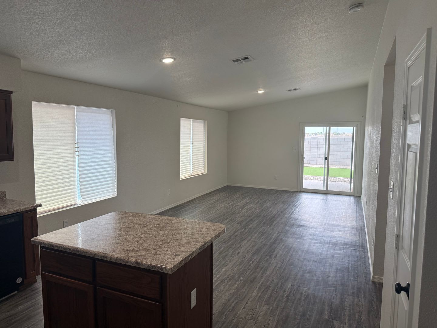 Desert Sands 4 bedroom 2 bathroom home with extra living room – photo 4