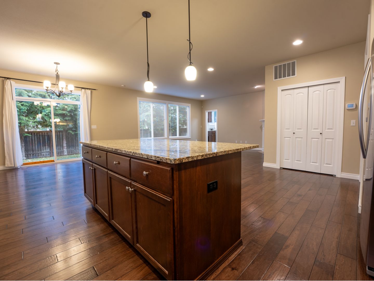Beautiful Home in the Heart of University Place – photo 4