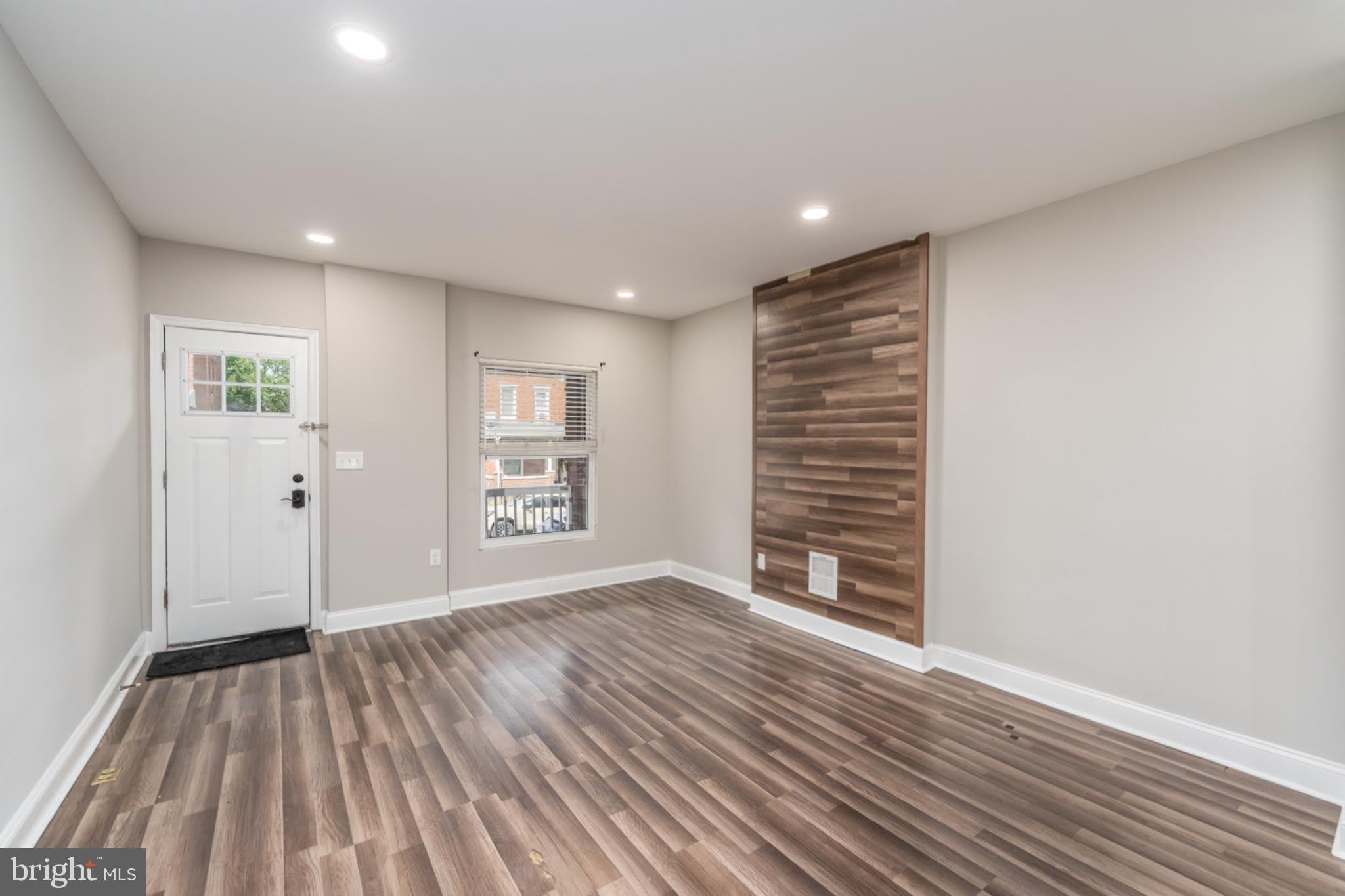 1521 CARSWELL Street – photo 4