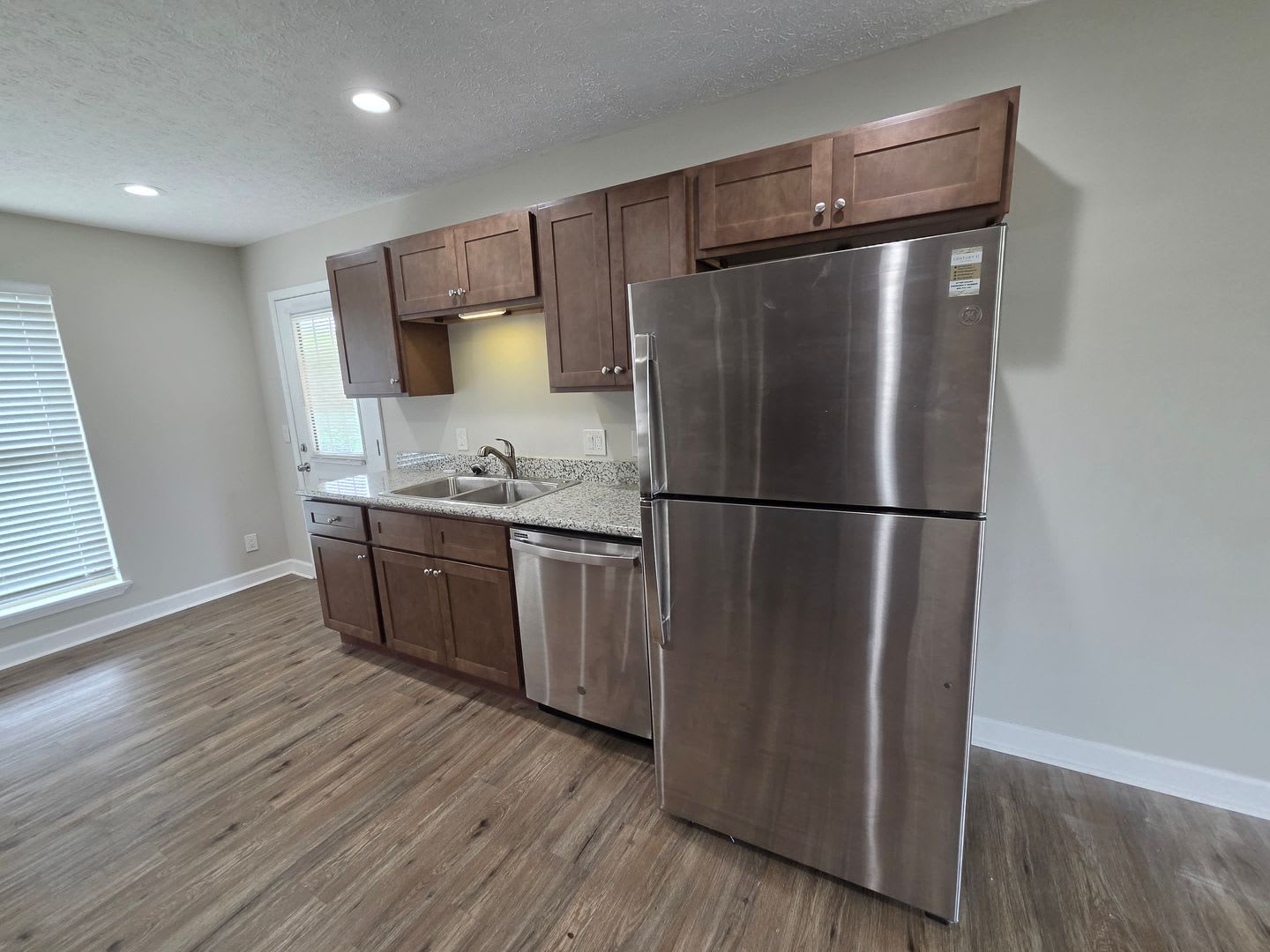 Updated 3 BR – photo 5