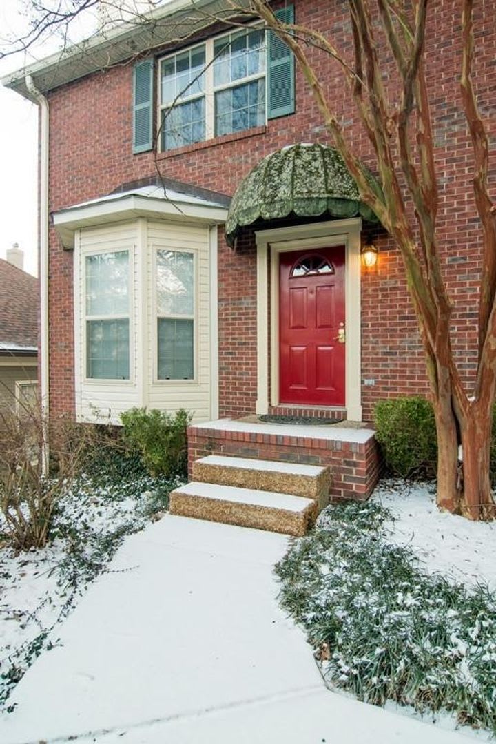 Beautiful 2Br 1 5Ba Home In A Prime Location Within Walking Distance To West End And Vanderbilt University – photo 2
