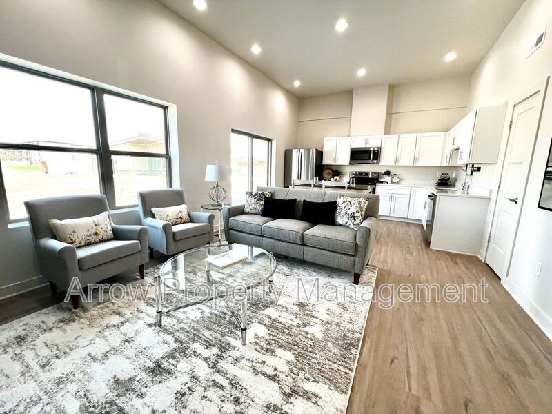1161 North Claude Road – photo 3
