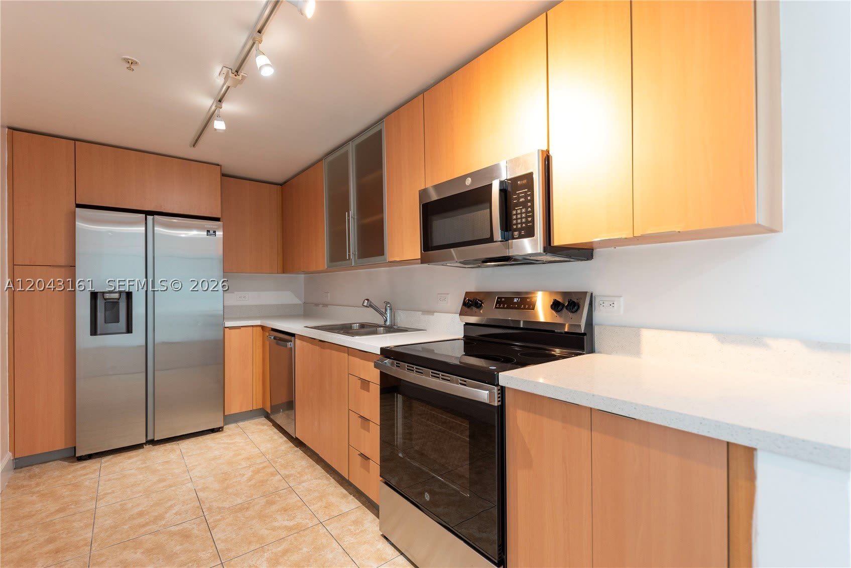 7501 E Treasure Dr – photo 3