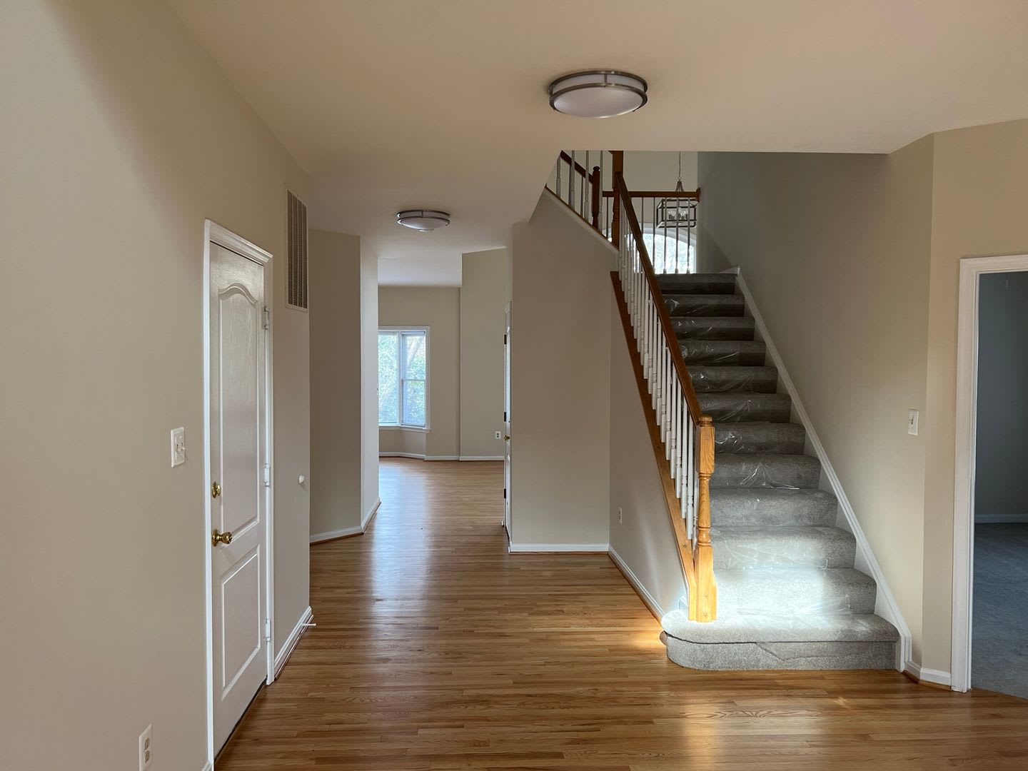 Spacious and Gracious, Close to EVERYTHING! – photo 2