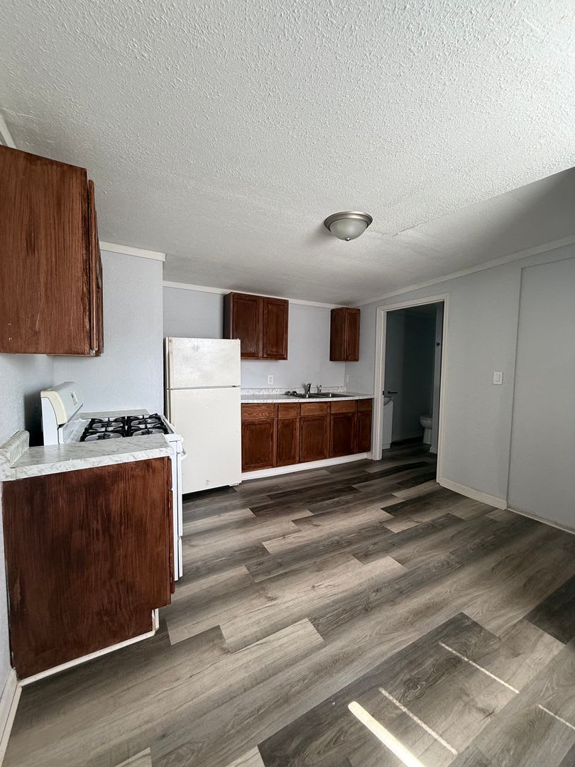 Cozy & Updated 1 Bedroom – photo 4