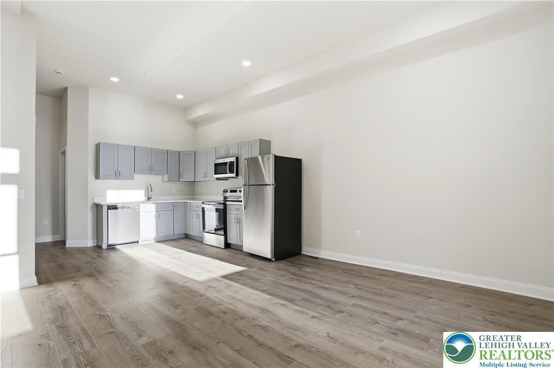 109 S Centre Street – photo 3
