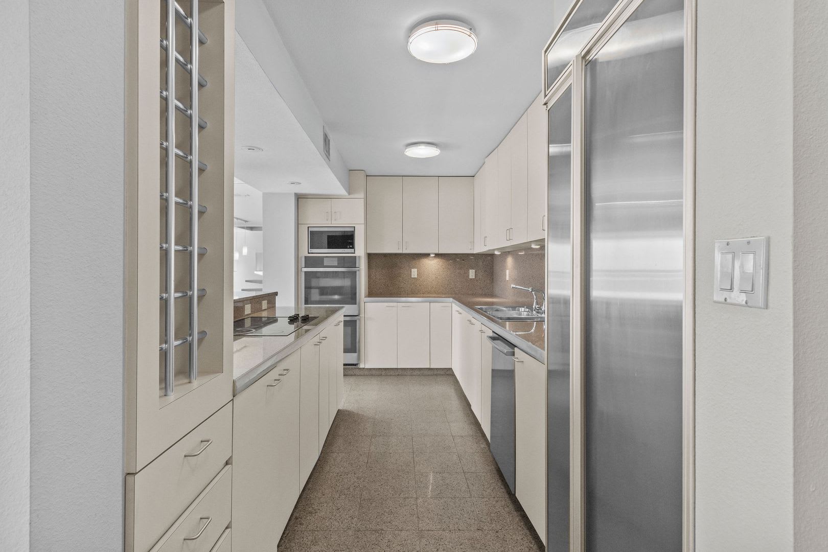 Unique Bayshore Condo – photo 3