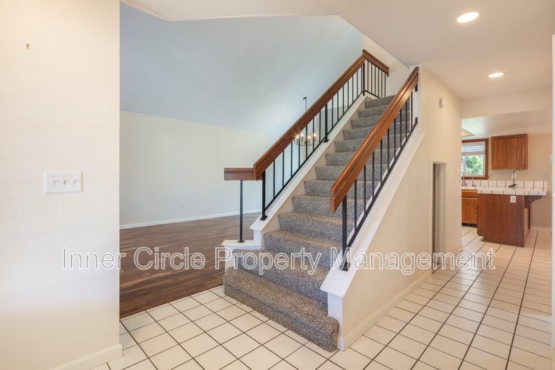 512 Bluerock Drive – photo 4