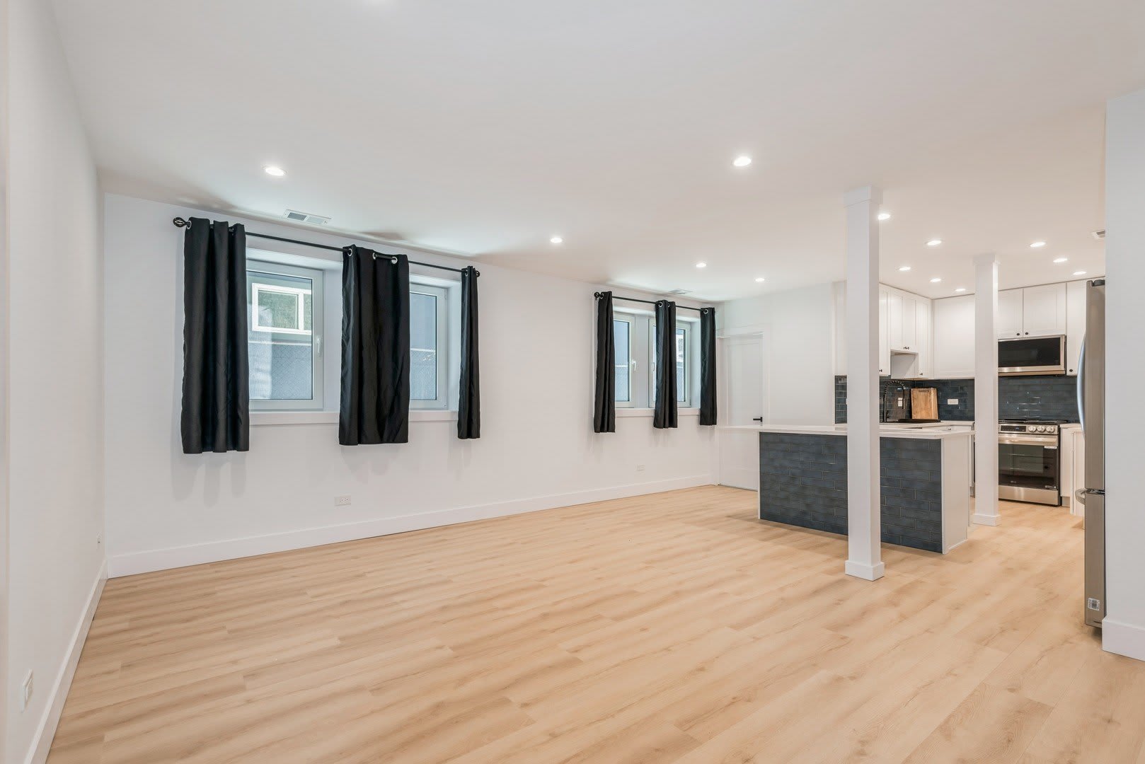 1535 W Estes Avenue – photo 3