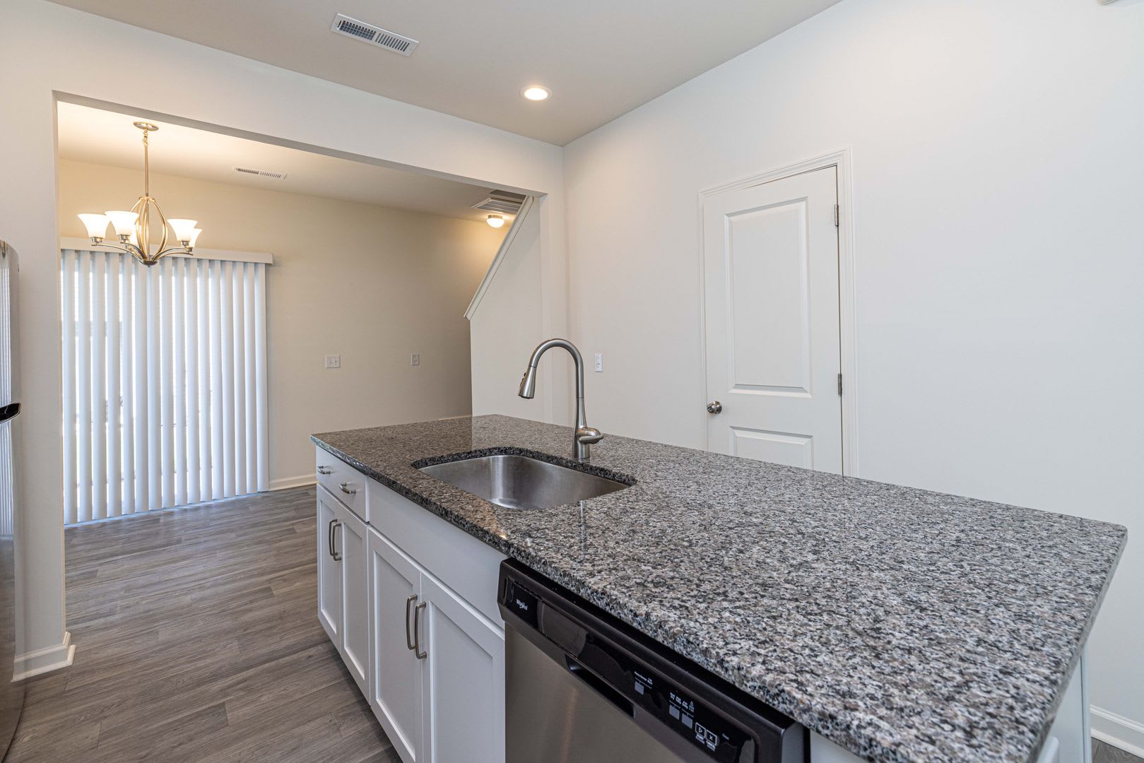 BEAUTIFUL 2 Bedroom Townhome in MIDLAND AVAILABLE AUGUST 2026 – photo 4