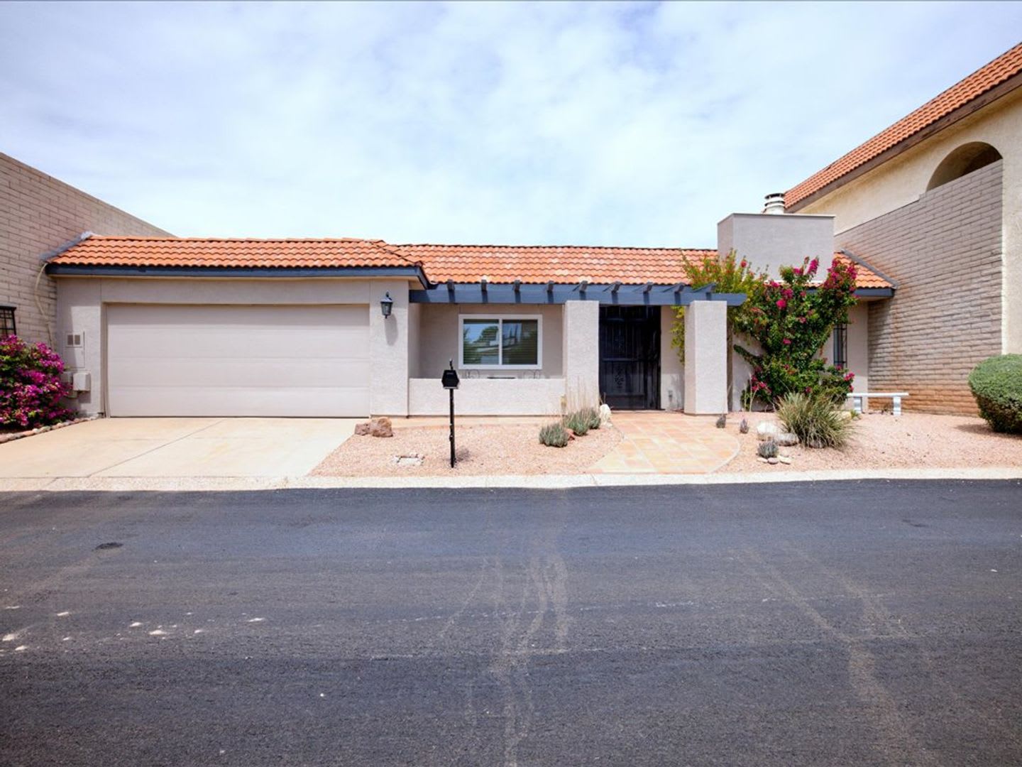 Scenic Living at Dorado Golf Course; 3 Bedroom 2 Bathroom – photo 2