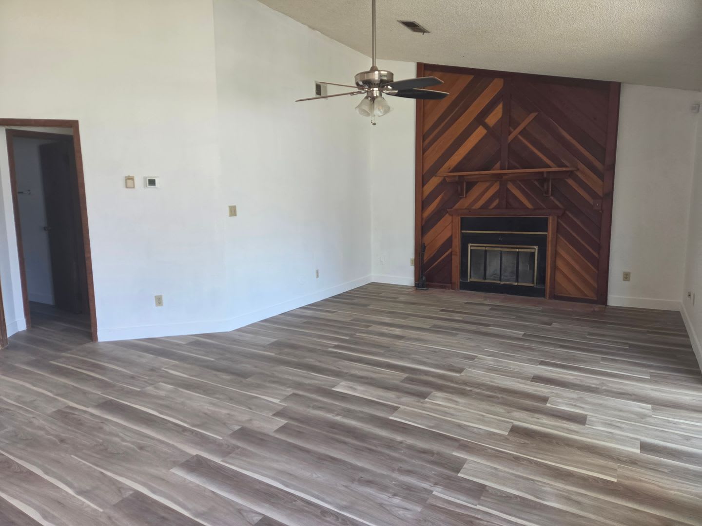 Updated 3 bedroom, 2 bath home – photo 3
