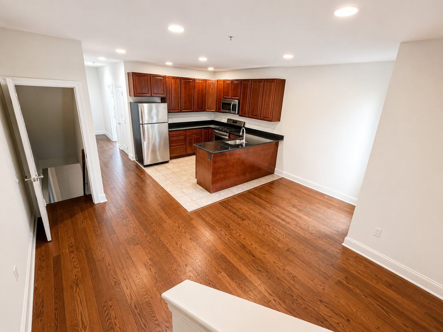 Spacious 7-Bedroom Home Near Temple University – photo 4