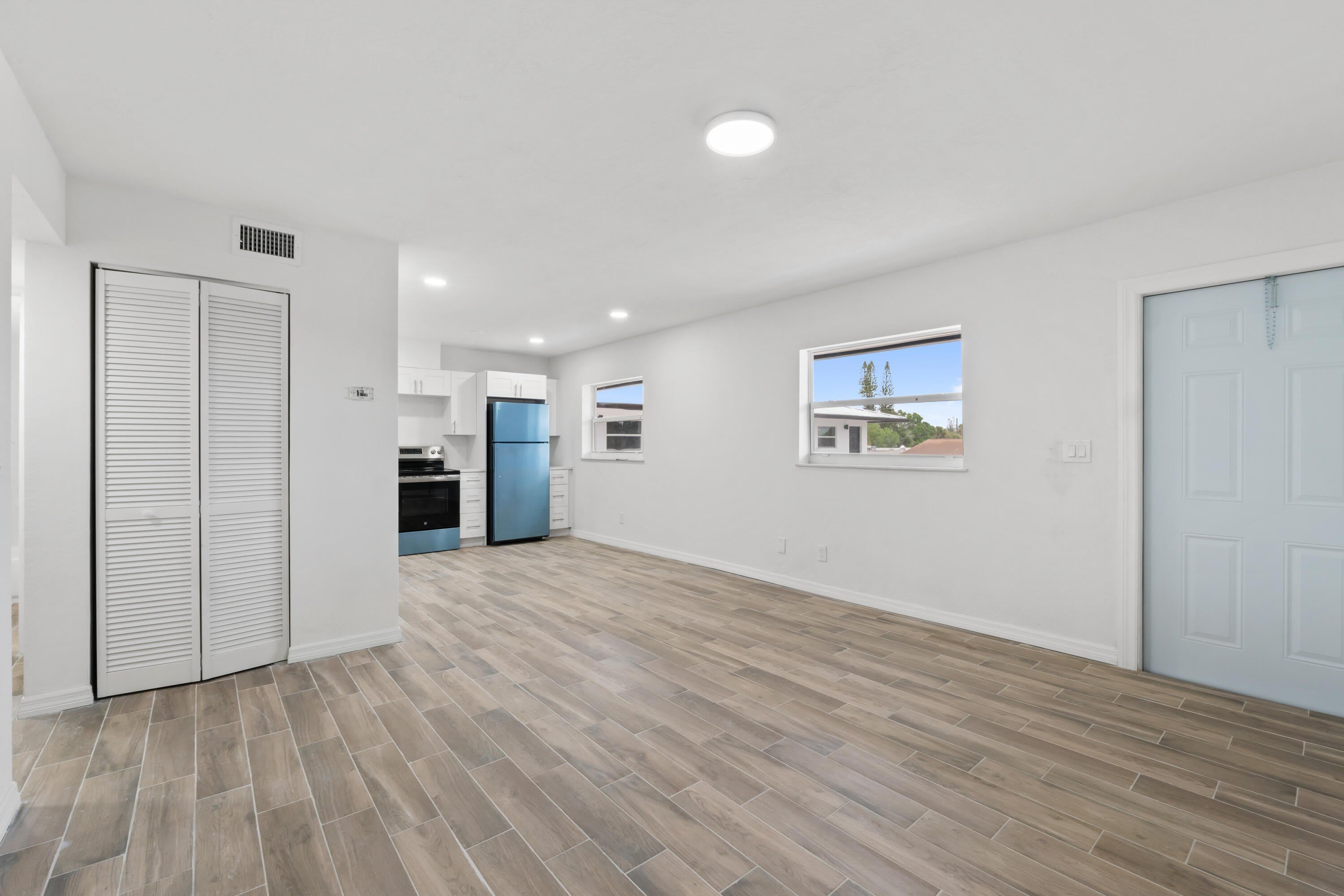 1301 Emerald Terrace – photo 5