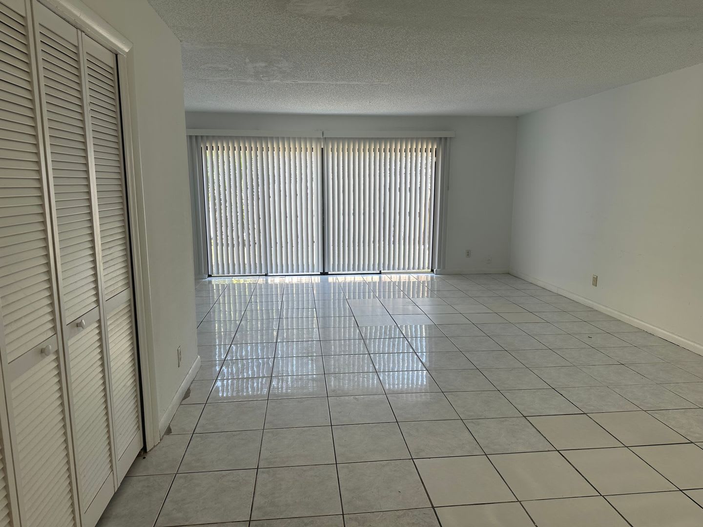 Large 3 bedroom 2 1/2 bath. – photo 5