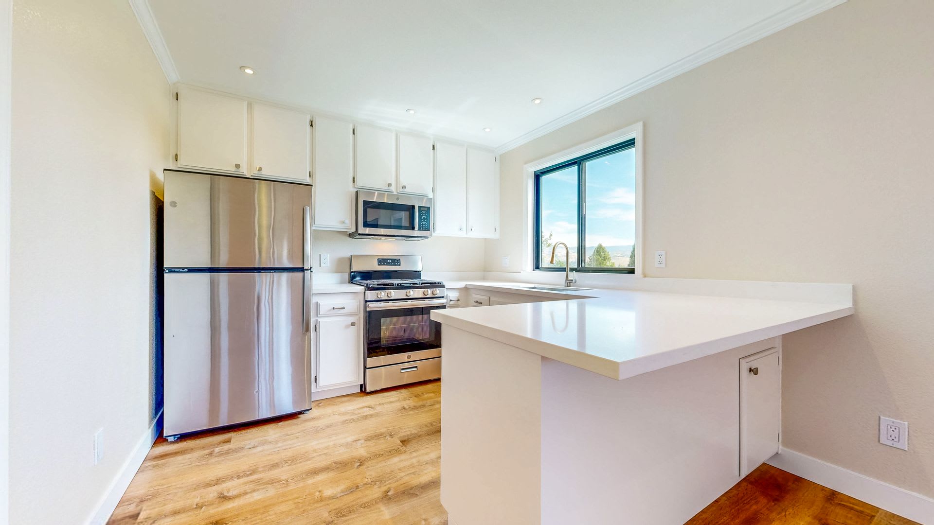 1600 Sylvaner Ave – photo 4