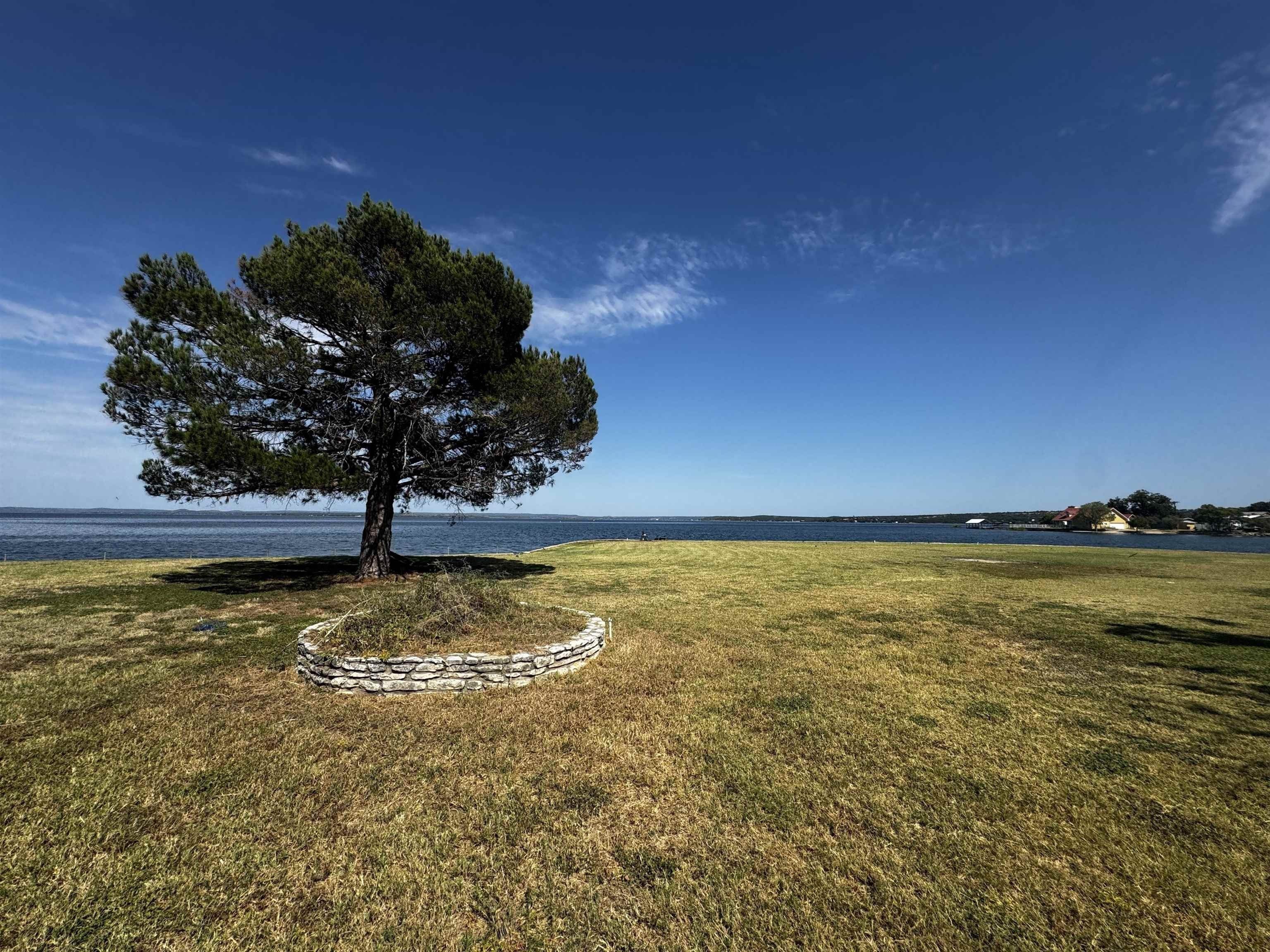 105 Lake Breeze Drive – photo 2