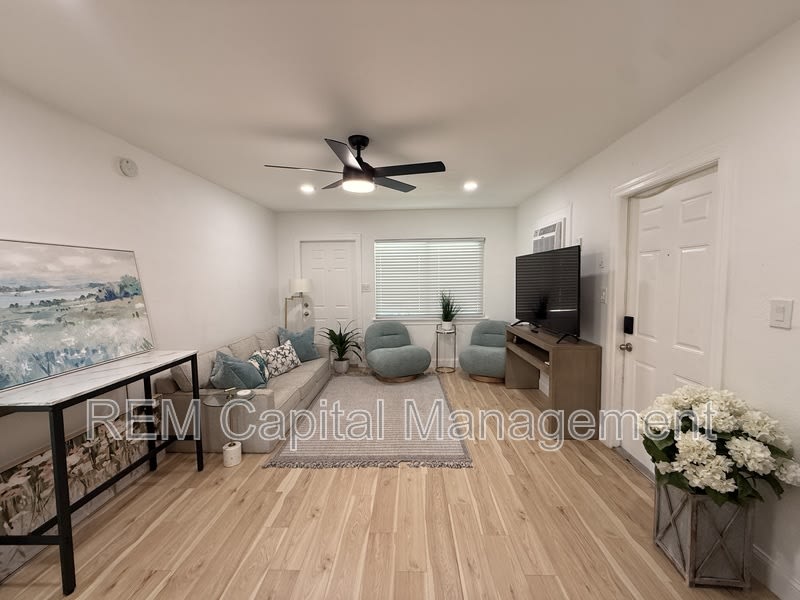 224 30th Ave N – photo 1
