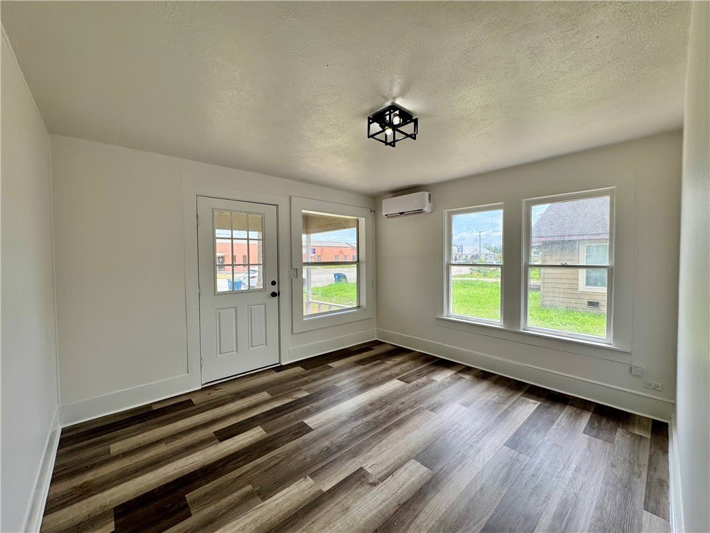 500 W Merriman Street – photo 5