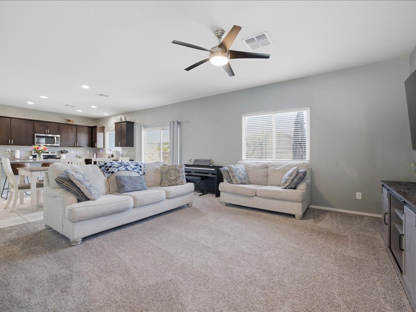 Spacious Two-Story 4-Bedroom Home with Community Amenities! – photo 4