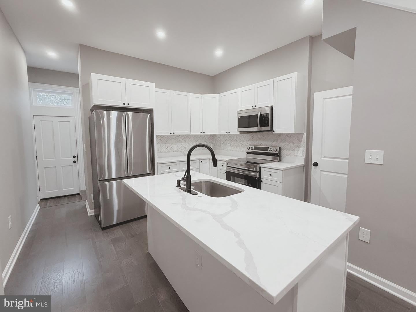 715 N PATTERSON PARK AVE – photo 1