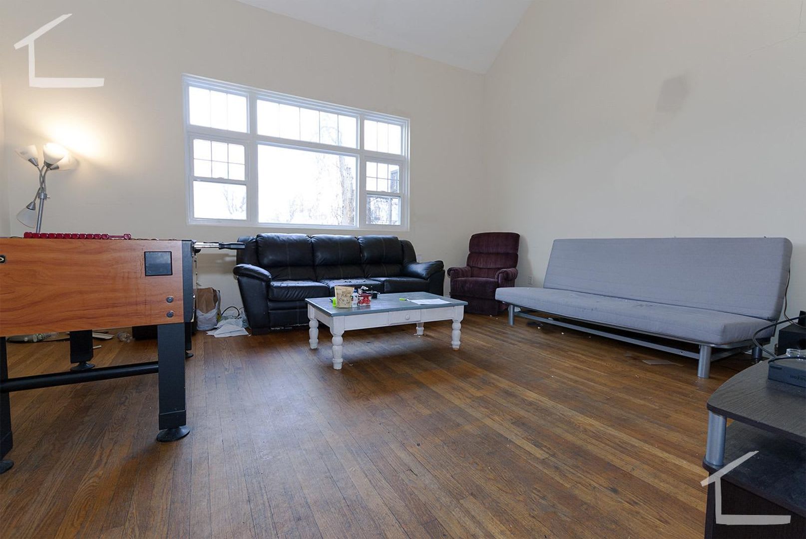 Huge Townhouse Near T W Laundry In Unit 30 Foot Ceilings In Living Room – photo 2