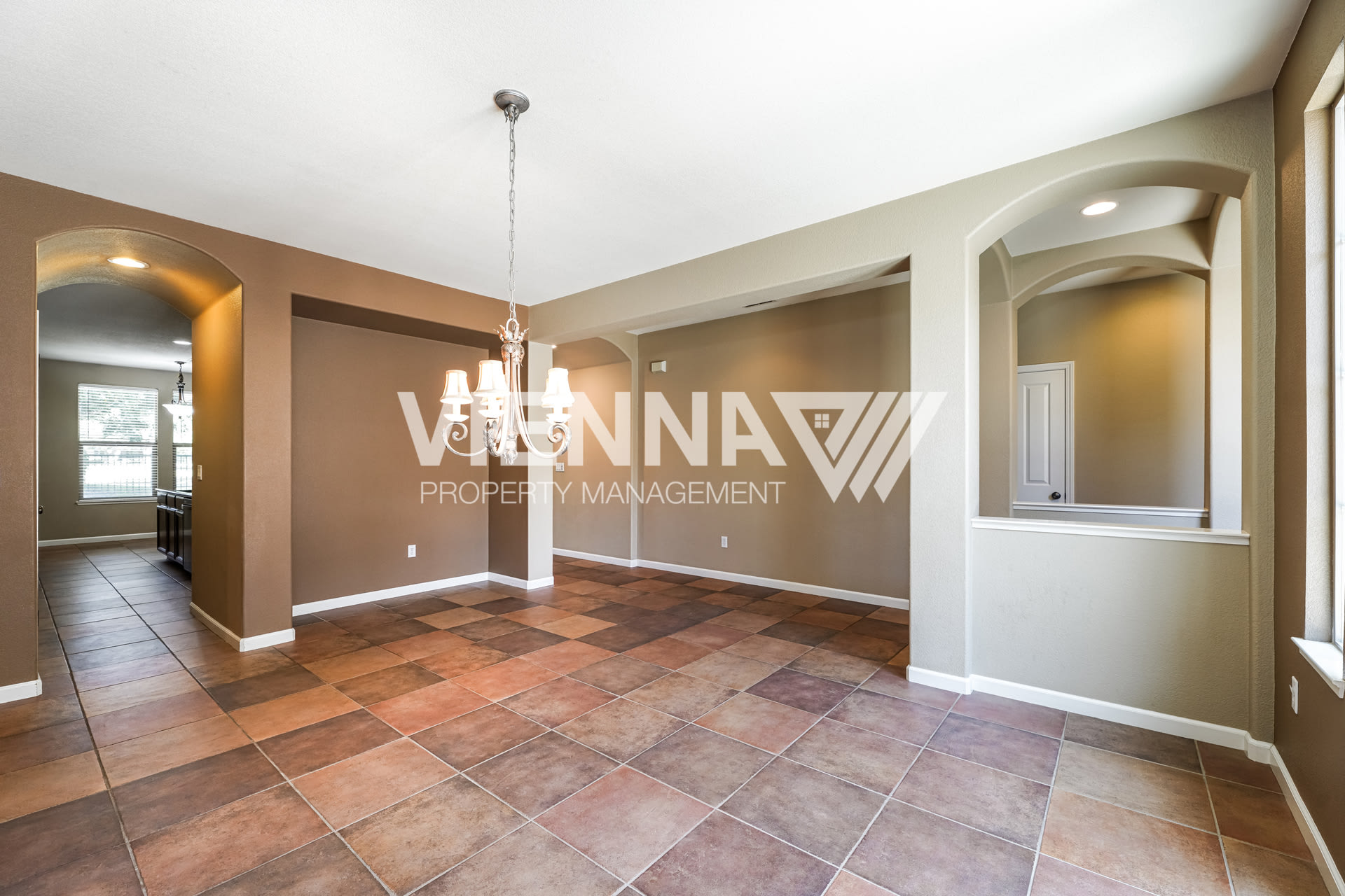 1014 Waterford Dr – photo 4