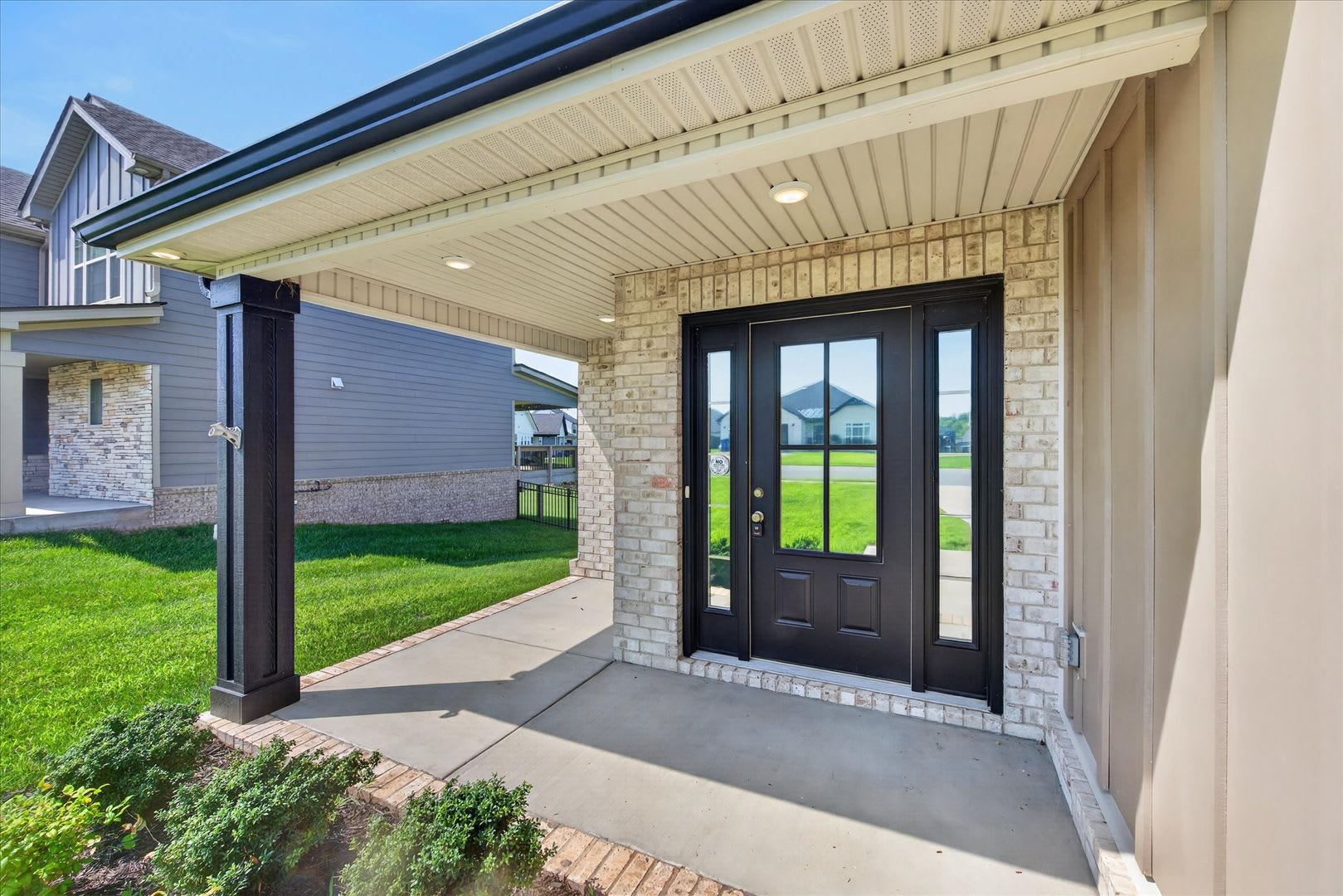 Pet Friendly Three Bedroom with Bonus! – photo 5