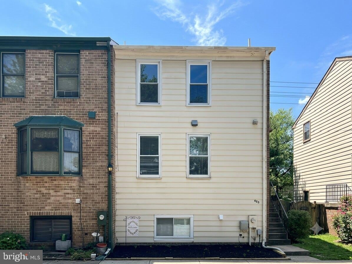 423 GORMAN AVE – photo 2