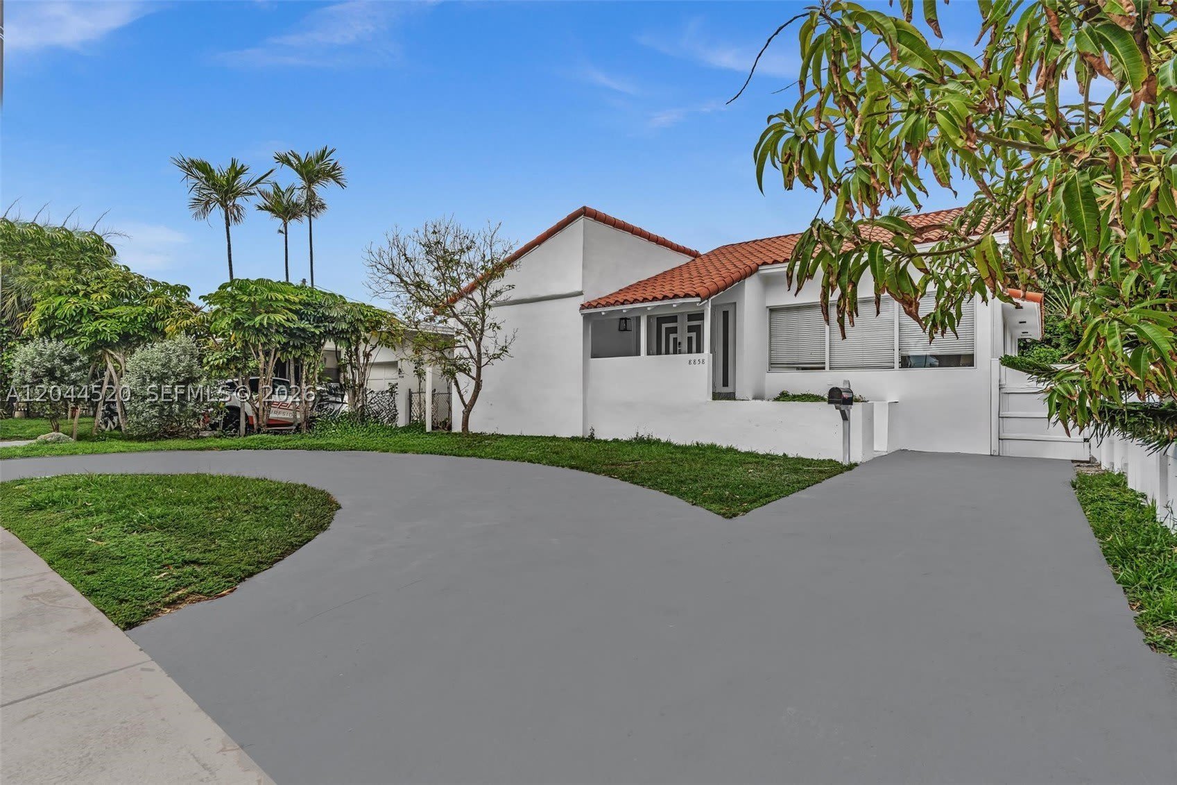 8858 Harding Ave – photo 2