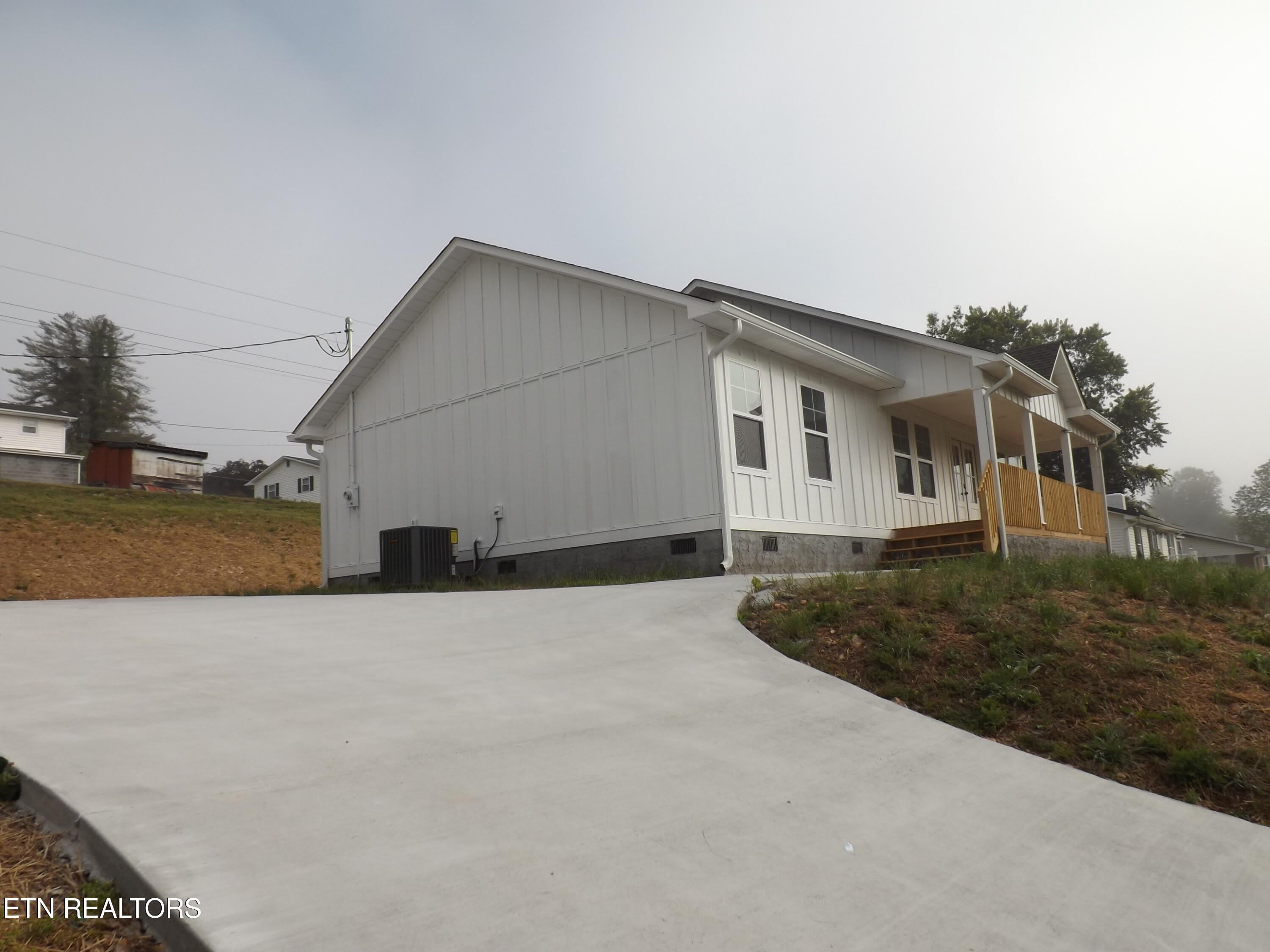 328 Wilson Hurst St – photo 5