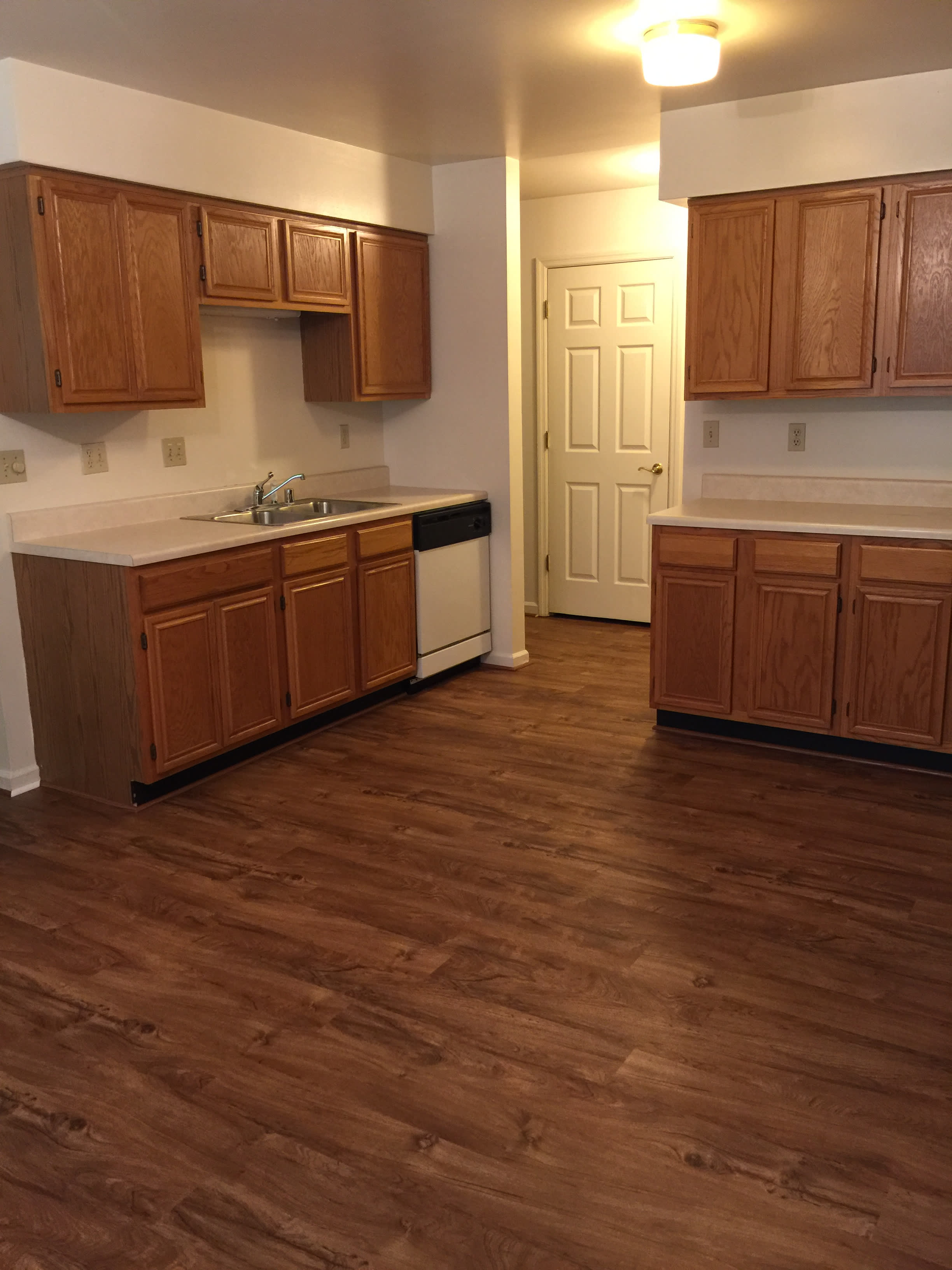 916 N Main St – photo 3