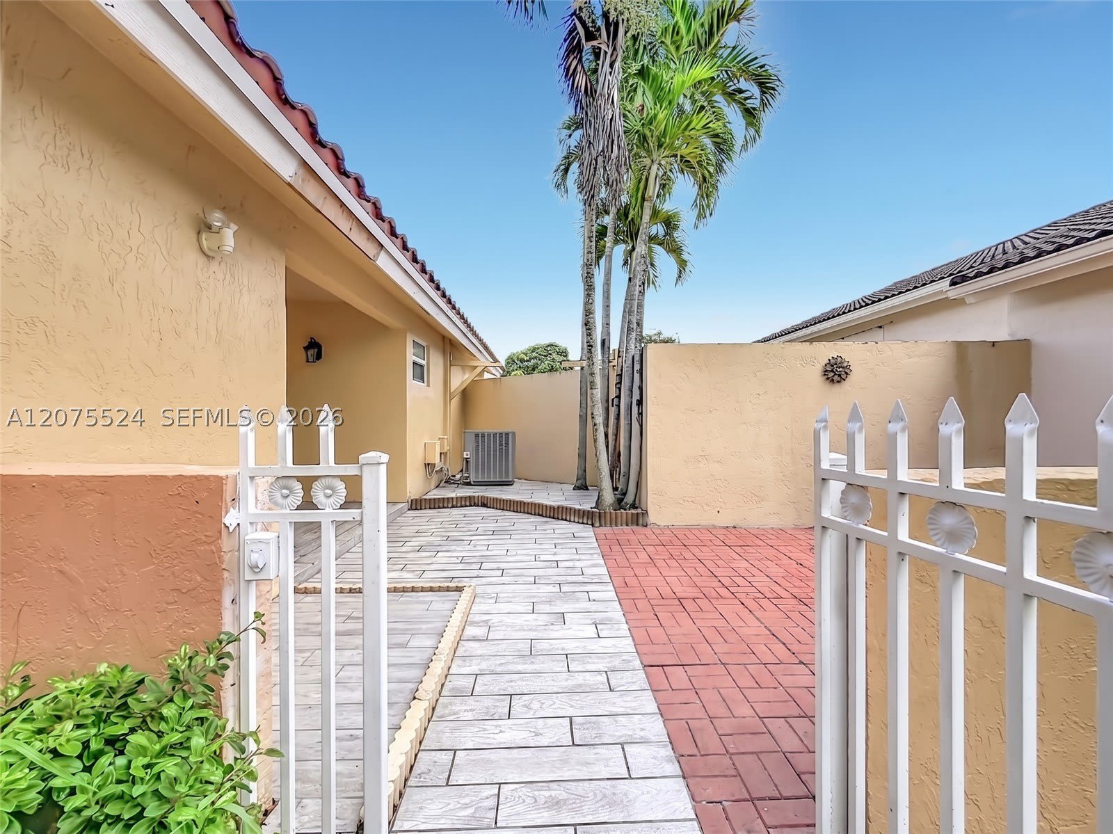 15071 S Waterford Dr – photo 3