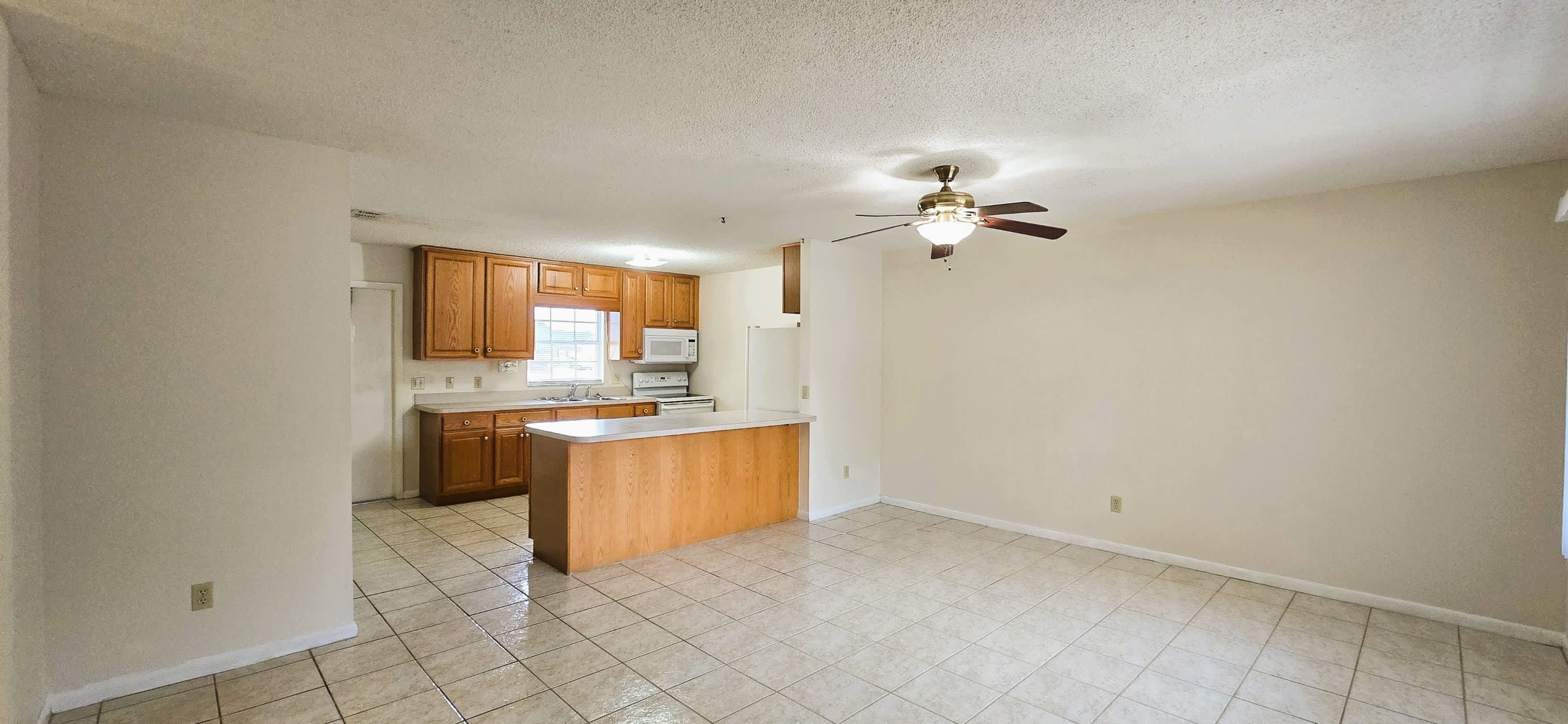 1425 Thousand Roses Drive South – photo 2
